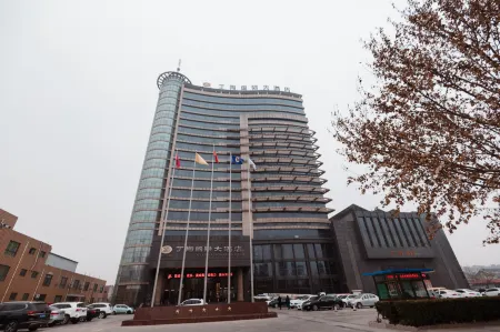 Dingtao International Hotel Отели рядом с достопримечательностью «Ding Village Folk Museum»