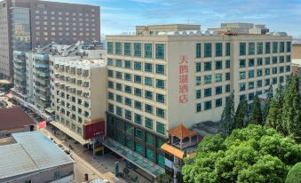 Swan Lake Hotel - Housity