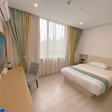 Jinye Jingsheng Hotel (Leshan High-speed Railway Station Jiaxing Road Food Street)