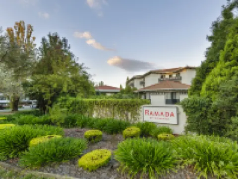 Ramada By Wyndham Diplomat Canberra Hotels in Griffith