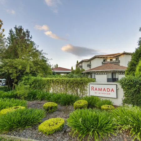 Ramada By Wyndham Diplomat Canberra