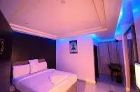 The Point Hotel & Suites - 2-Star