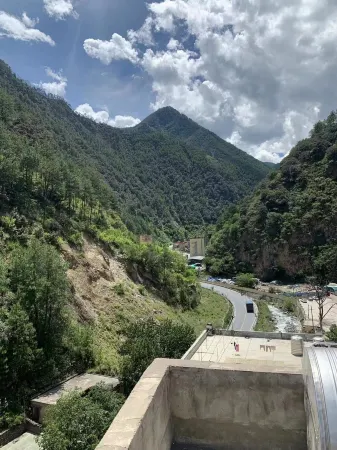 Yajiang Ah Maqing Hotel