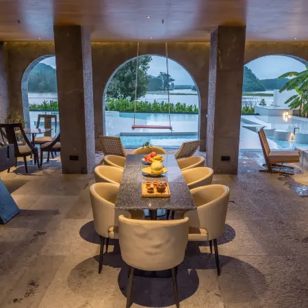 Puzhe Heishui Yueshan 270 ° Borderless Pool C Lake View Hotel