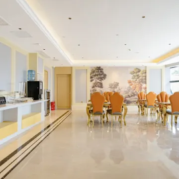Vienna Hotel (Chongqing Hechuan Fortune Plaza) Отели рядом с достопримечательностью «Готовная станция для пассажиров в Хичуане»