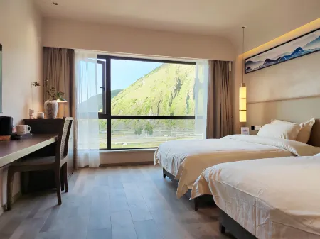 Holiday Inn Kangding Yuntian Отели рядом с достопримечательностью «Xinduqiao Town»