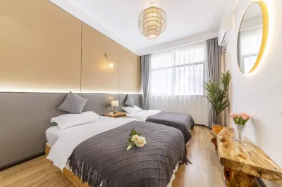 Lingyun Villa Private Scenic Boutique Hotel (Zhenyuan Ancient Town Store)