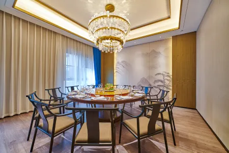 VEEGLE BY LANDISON YVESUN HANGZHOU Отели рядом с достопримечательностью «Zhejiang A & F University Yijin Campus»