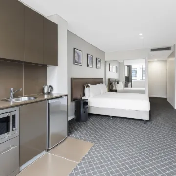 Holiday Inn & Suites SYDNEY BONDI JUNCTION by IHG Hotels near Sydney Eastern Suburbs