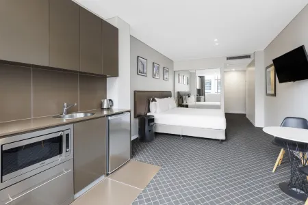 Holiday Inn & Suites Sydney Bondi Junction, an IHG Hotel