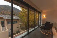 Trip.com Group Country Retreats (Liuba Qinling No.1 Joint Resort) Hotel di Liuba
