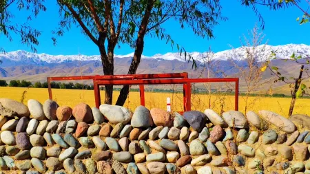 Nalati Shuimu Shangshan Jingyue Yuntang Meisu. Отели рядом с достопримечательностью «Nalati Raspberry Town»