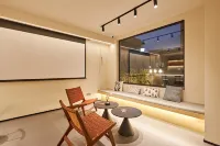 Nanxiangli Mountain Viewing Holiday Inn (Zhujiajian Guanyin Dharma Realm Store)
