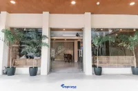 โรงแรมและรีสอร์ตทรอปิคาซา คอรอน