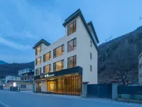 Suyi Homestay (Erdaoqiao Hot Spring Branch) Hotels near Dacaoba Natural Village