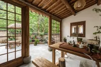 Floral Hotel·Mount Huangshan Wenye Shanju Hotel (Shexian Lishan Store) Hotels in She County