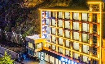 Guishan Business Hotel (Shuangqiaogou Scenic Area Branch), Siguniang Mountain