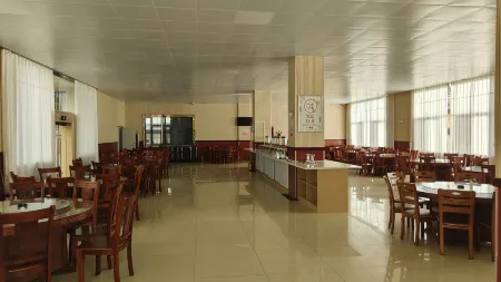 Yongsheng State-Owned Assets Group Conference Service Center Grand Hotel Отели в г. Юншэн