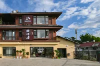 Xinrongju Homestay (Mangshi Daigu Town Branch)