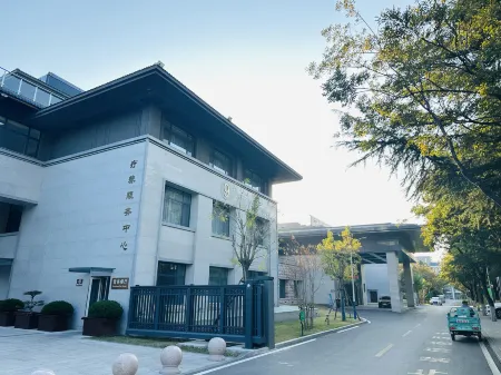 Taishan Rehabilitation Service Center (Tianwai Village Entrance) Отели рядом с достопримечательностью «Azure Cloud Temple»