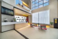 Puyang High-Speed Railway Station Pinyue Lixuan Hotel