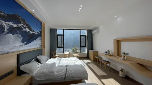 Tiger Leaping Gorge Meet Mid-Levels Homestay