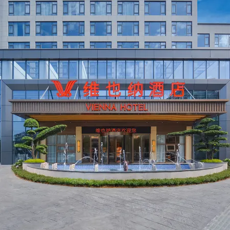 Vienna Hotel (Hangzhou Tonglu Fuchunjiang Branch) Отели рядом с достопримечательностью «Дружественная больница Чунцзян-Роуд (отдел Чунцзян-Роуд)»