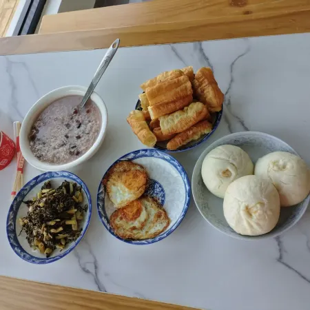 Xiandao Lake Hushan Xiaoju Homestay