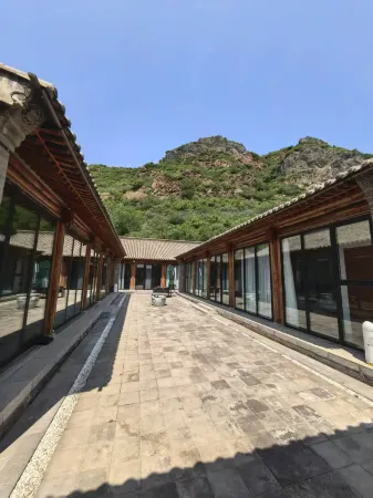 Jingmen Academy Homestay Отели рядом с достопримечательностью «Zhangjiakoubao Sceneic Area»