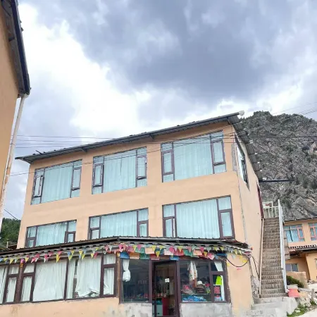Nuanmengju Scenic Homestay (Zagana Scenic Area)