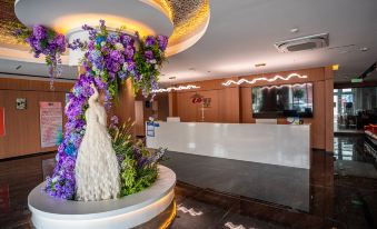 Peacock Nest Cloud Villa Hotel