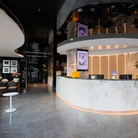 Wozhou Yueju Hotel (Xinchang Wanda Plaza)