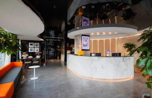 Wozhou Yueju Hotel (Xinchang Wanda Plaza)