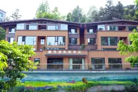 Jinggangshan Golden Resort Hotel (Jinggangshan Revolutionary Museum Branch in Ciping Scenic Area)