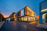 Song She Yaju Hotel (Kaifeng Wansui Mountain Wuxia City) - balcone