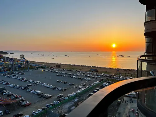 Romantic West Sea Homestay (Sunset Bay Huoju 8th Street) - 워터파크