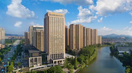 New Century Hotel Chizhou Отели рядом с достопримечательностью «Pingtianhu Lotus Platform»