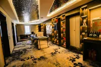 FEEGEE E-SPORT HOTEL - Apartments