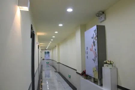 Fuyue Inn (Changbai Mountain West Scenic Area Tourist Distribution Center)