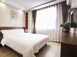 Fengyang Four Seasons Holiday Hotel (Dalian Jinshitan Discover Kingdom)