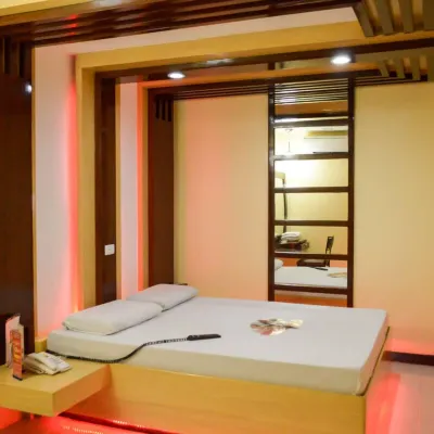 Hotel Sogo Wood Street Pasay Hotel dekat Stasiun MRT Magallanes