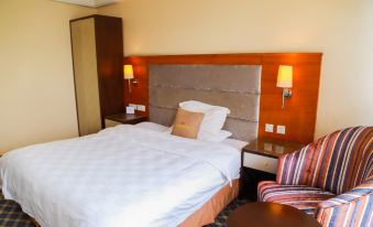 Yanting Xinhong Business Hotel