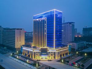 Mercure Xinyang Shengde Hotel (East High-speed Railway Station)