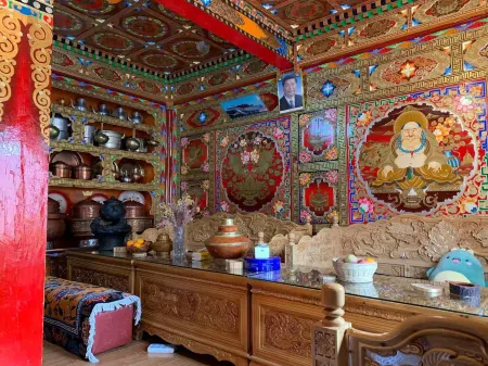 Litang Railway Station Gesang Meduo Homestay