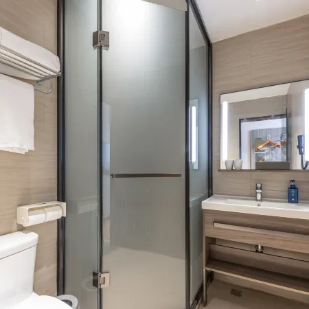 HanTing Hotel (Wuxi Nanchang Street Zhongshan Road Station) Отели рядом с достопримечательностью «Храм Nanchan»
