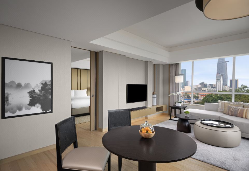 뉴 월드 호텔 사이공의 실외 수영장