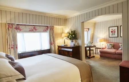 The Capital Hotel, Apartments & Townhouse