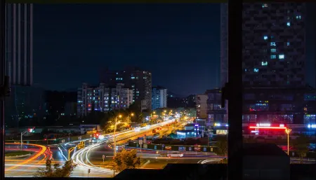 City Ant Hotel (Nanjing Wutang Square Metro Station) Отели рядом с достопримечательностью «Wumadu Cruise Terminal»