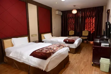 Yiliang Lvzhou Hotel Отели рядом с достопримечательностью «Глобальный автомобильный пассажирский станция Ляо Ляо»