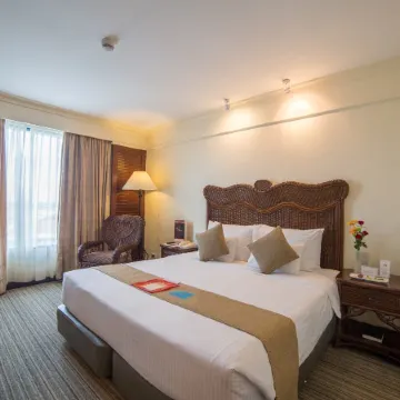 Waterfront Airport Hotel and Casino – Mactan